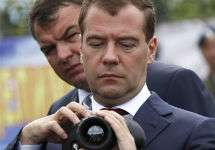 Сердюков - на выход, Медведеву - приготовиться?